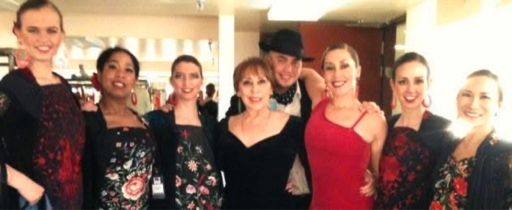 Carolina Lugo at the center of CarOlé Flamenco's Compañía FSDT