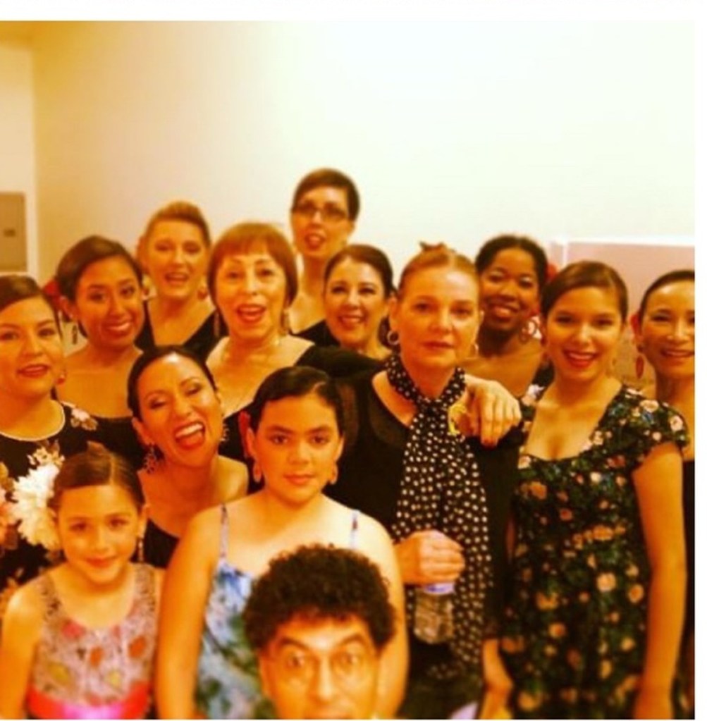 Carolina Lugo with dancers and children, joyful group photo