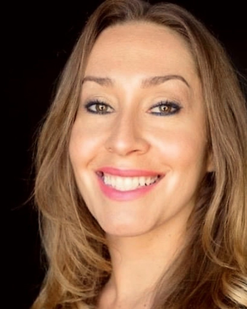 CarOlé Flamenco straight-hair headshot